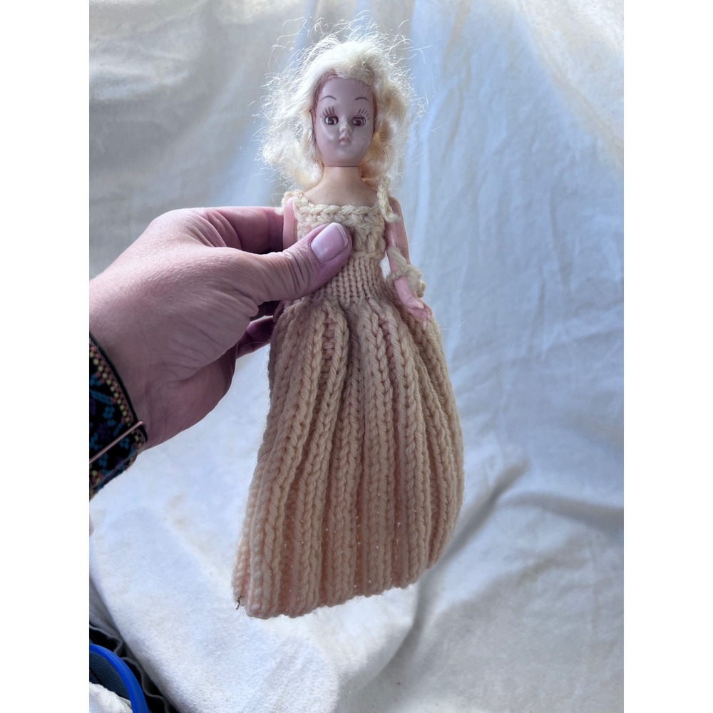 Vintage Girls Unbranded Sleepy Eye Fashion Doll OS Tan Knit Dress